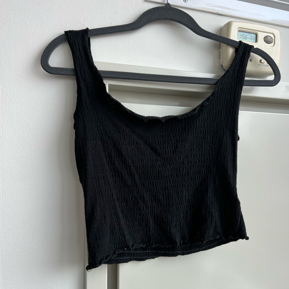 Black crop top shirt